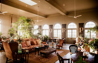 Salon Restaurant