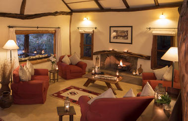 Mara House - Sundowners with the family