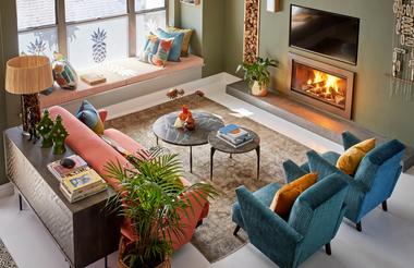 Warm & Inviting Lounge