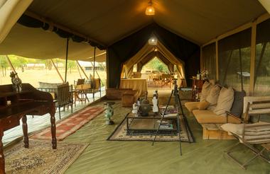 Lounge & Dining Tents