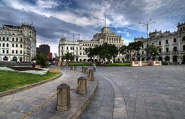 Plaza San Martín Lima