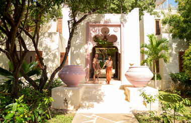 Cardamom House, Entrance