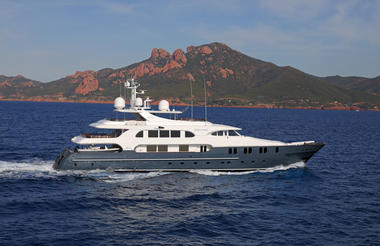 Aqua Mare Superyacht - Galapagos Islands