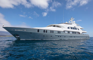 Aqua Mare Superyacht - Galapagos Islands