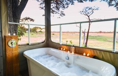 Relax in the bath with a view overlooking the concession