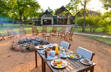 Breakfast outside at Elephant's Eye