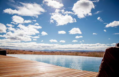 Deck & rim flow rock pool