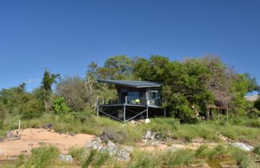 Rooms overlook the riverbed