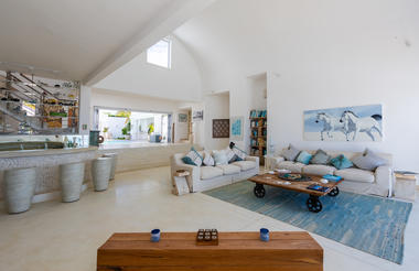 MAIN VILLA LOUNGE