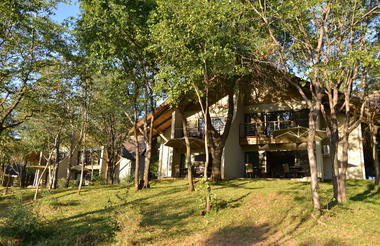 Victoria Falls Safari Suites 