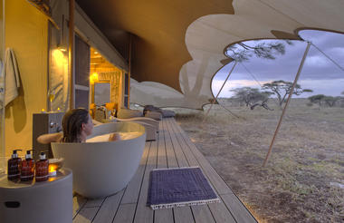 Namiri Plains - Tent deck bathtub