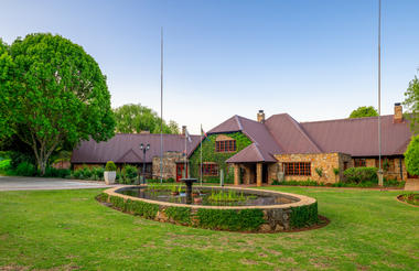 Walkersons Hotel entrance