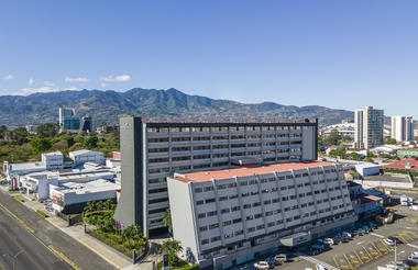 Hotel overlooking La Sabana Metropolitan Park and the National Football Stadium
