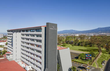 Hotel with views of the Poas Volcano and Barba Volcano