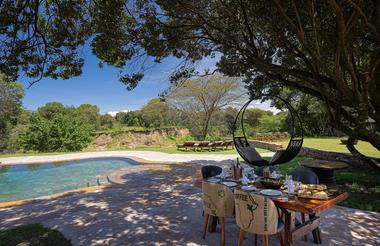 Lunch by the pool, House in the Wild