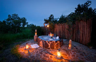 Bush Bath - Outdoor romantic bathtub at River Cottage