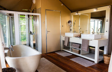 Nambwa Tented Lodge Bathroom