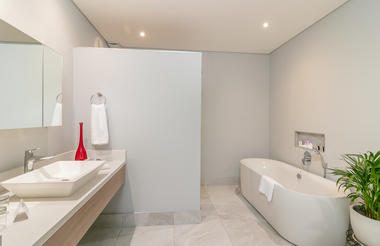 Bathroom Manor House Suite 7