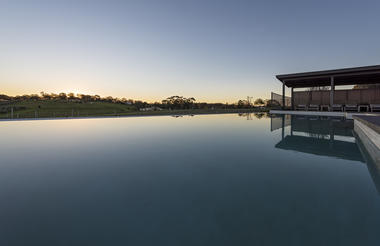 Infinity edge pool