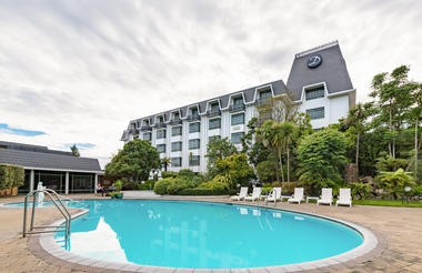 Distinction Rotorua Hotel Outdoor Swimming Pool