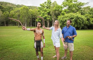 Tjapuaki Boomerang Throwing