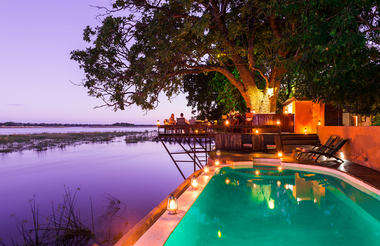 Sausage Tree bar & infinity main pool overlooking Zambezi River