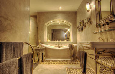 Standard Room and Suite Bathroom Interior