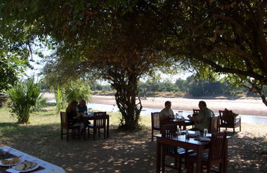 Lunch at the bank of the Luangwa River