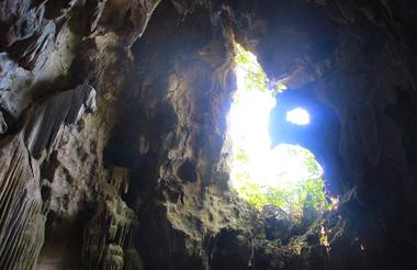 Thien Ha Cave (Galaxy Cave) - Ninh Binh