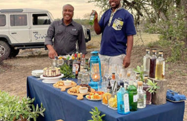 Siviti surprise drinks stop out in the bush