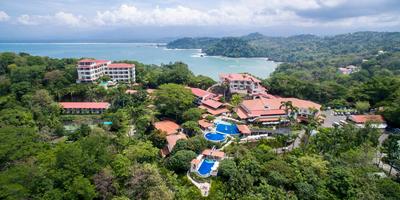 Beautiful resort in the Central Pacific 
