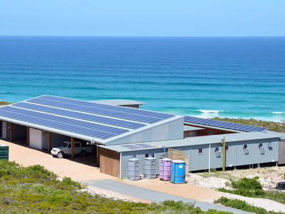 Morukuru-Family-De-Hoop---solar-panels.JPG