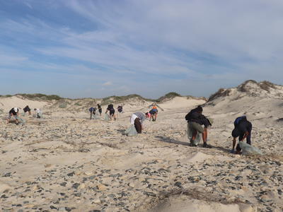 Morukuru-Family-De-Hoop---beach-clean-up.JPG