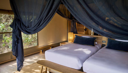 Xugana Island Lodge Luxury Interleading Tent