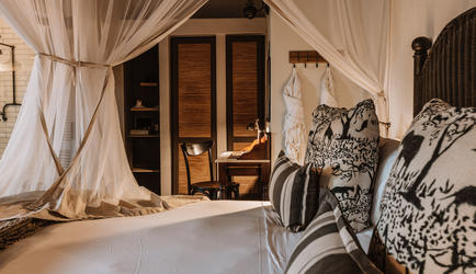 Main Jock | Guest Suites