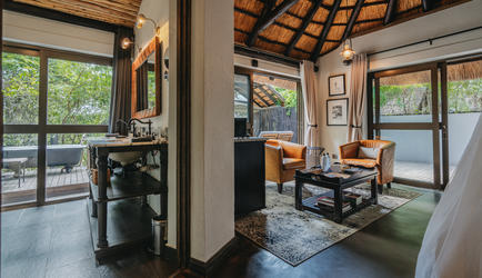 Main Jock | Guest Suites