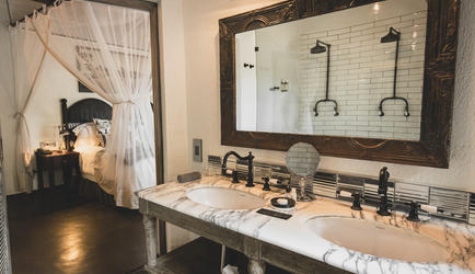 Main Jock | Guest Suites