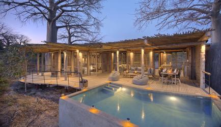Jabali Privatge House Pool and Outdoor Dining Area