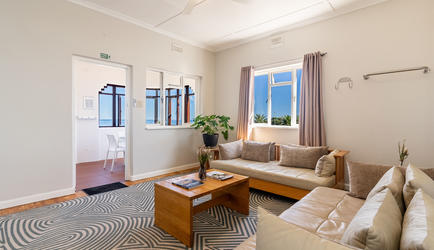 Tidal Pool - Traditional Family 2 Bedroom Apartment | Lounge