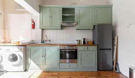 Tidal Pool - Traditional Family 2 Bedroom Apartment | Kitchen