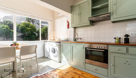 Tidal Pool - Traditional Family 2 Bedroom Apartment | Kitchen