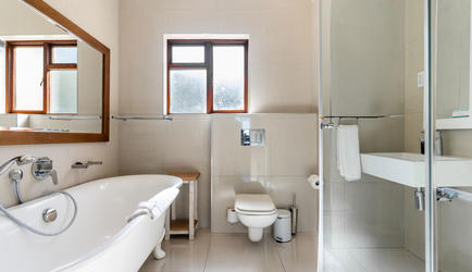 Tidal Pool - Traditional Family 3 Bedroom Apartment | Bathroom