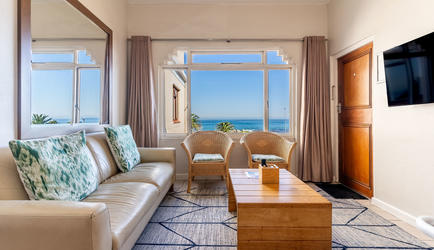 Tidal Pool - Traditional Family 3 Bedroom Apartment | Lounge