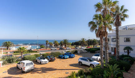 Tidal Pool - Traditional Family 3 Bedroom Apartment | View