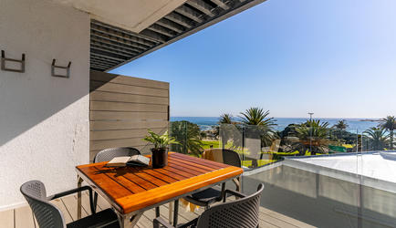 Beach View Apartments - 1 Bedroom Apartment | View / Deck