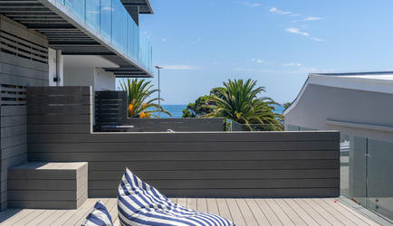 Beach View Apartments - 2 Bedroom Apartment | Deck / View