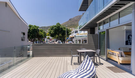 Beach View Apartments - 2 Bedroom Apartment | Deck