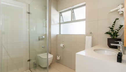 Beach View Apartments - 2 Bedroom Panoramic | Bathroom
