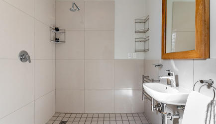 Stone Cottages - 3 Bedroom Cottage | Bathroom