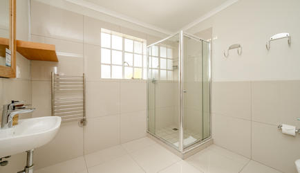 Stone Cottages - Extra Large 3 Bedroom Cottage | Bathroom